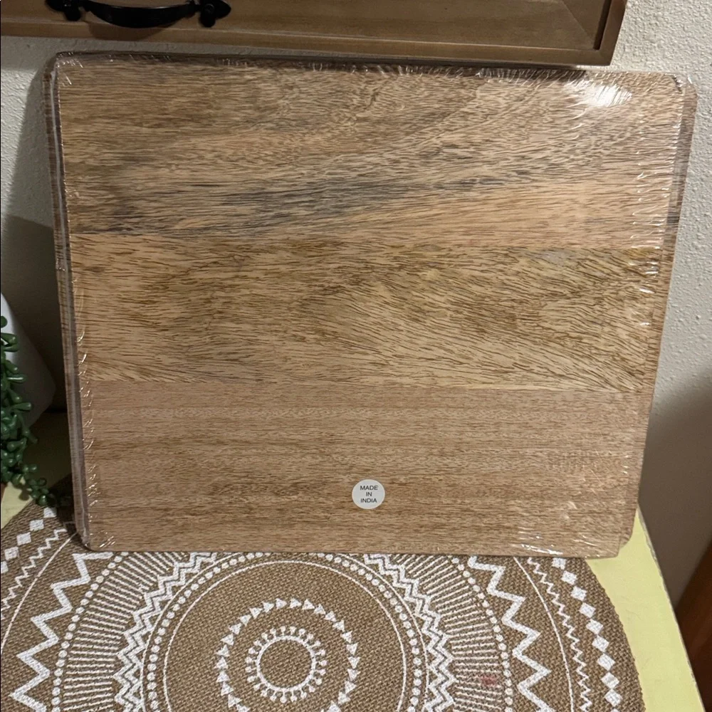 🆕 Hickory Farms Wooden Cutting Board with Knife Set